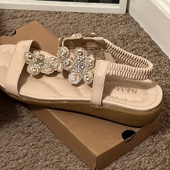 Bella Marie Shoes - 💕💕SUMMER CLEARANCE💕💕Beige Bella Marie Cushiony Sandals